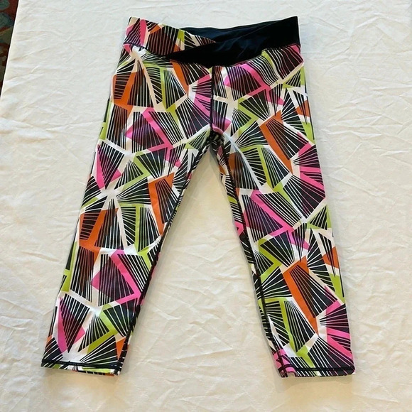 Fabletics XL crop leggings 21” inseam‎ super cute - Picture 1 of 4